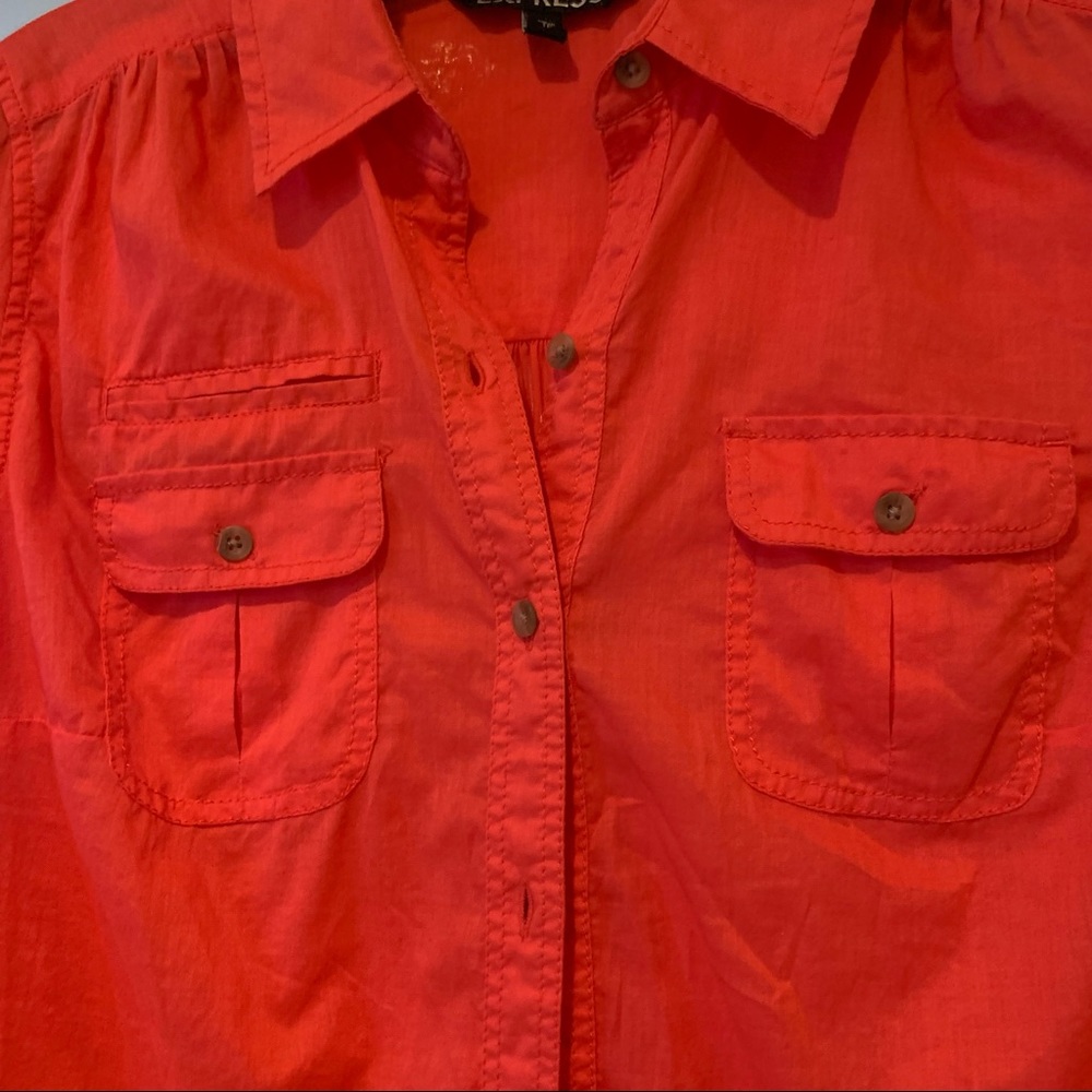 EXPRESS Lightweight Buttondown Top - Picture 3 of 5